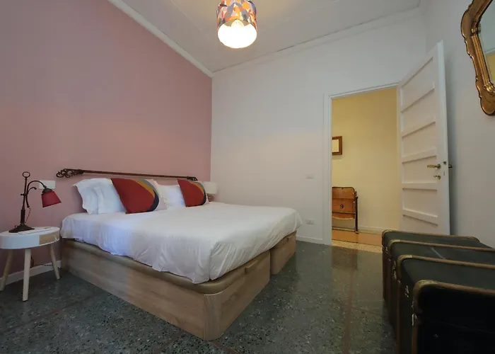 Ych-vintage Flat Near San Giovanni *